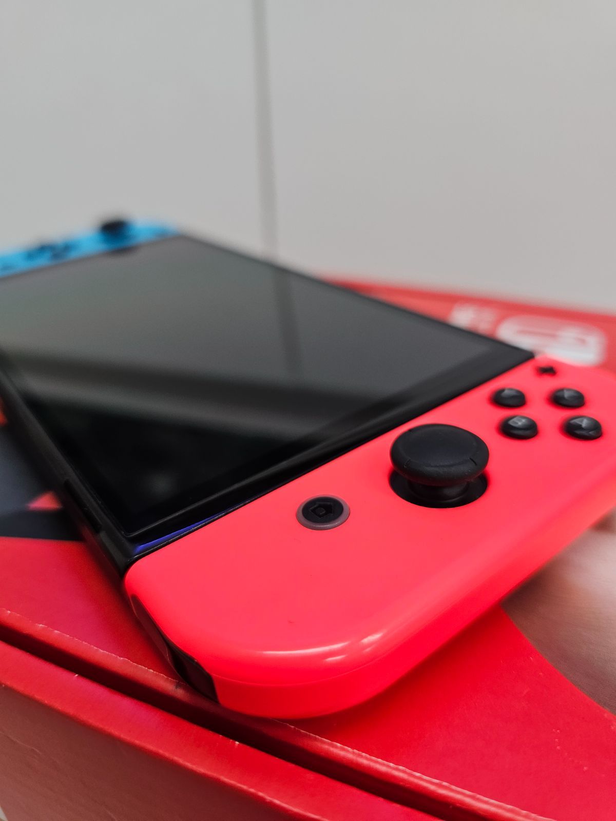 有機ELモデル 箱