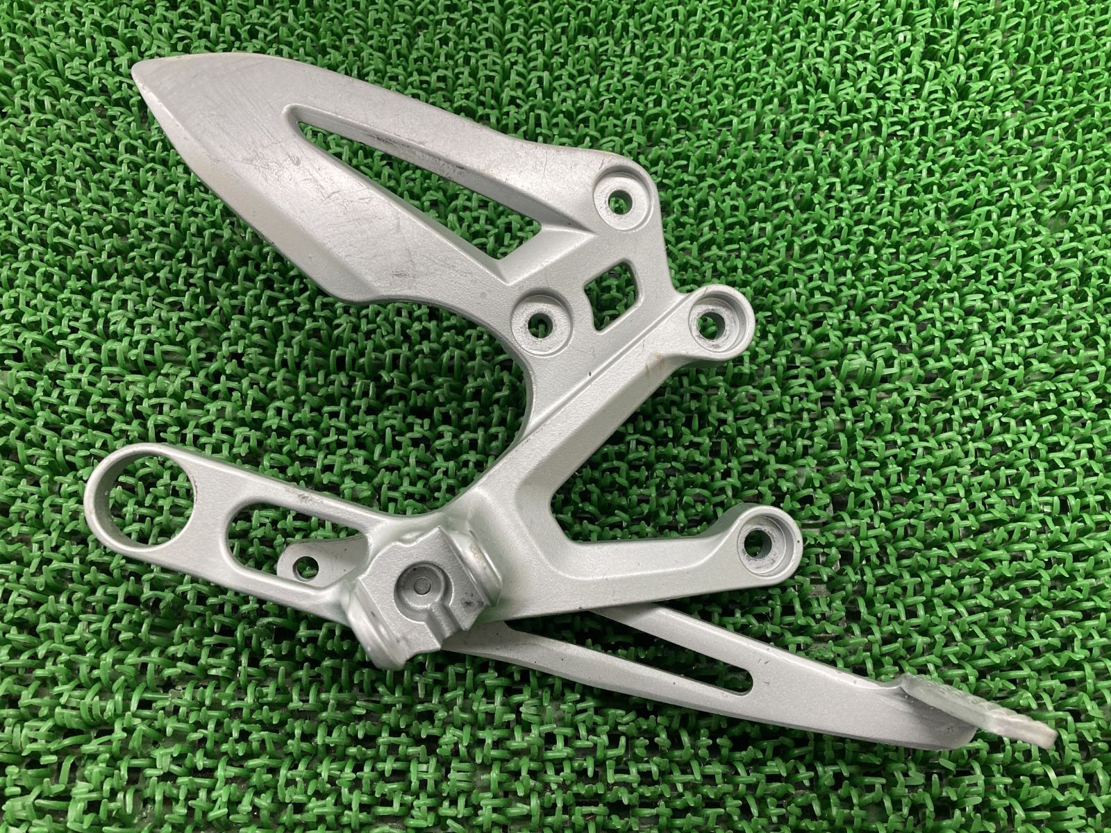 GSX-S1000F ステップ 右 21711 スズキ 純正  バイク 部品 GT79A ブレーキペダル 曲がり無し 品薄 希少品 車検 Genuine