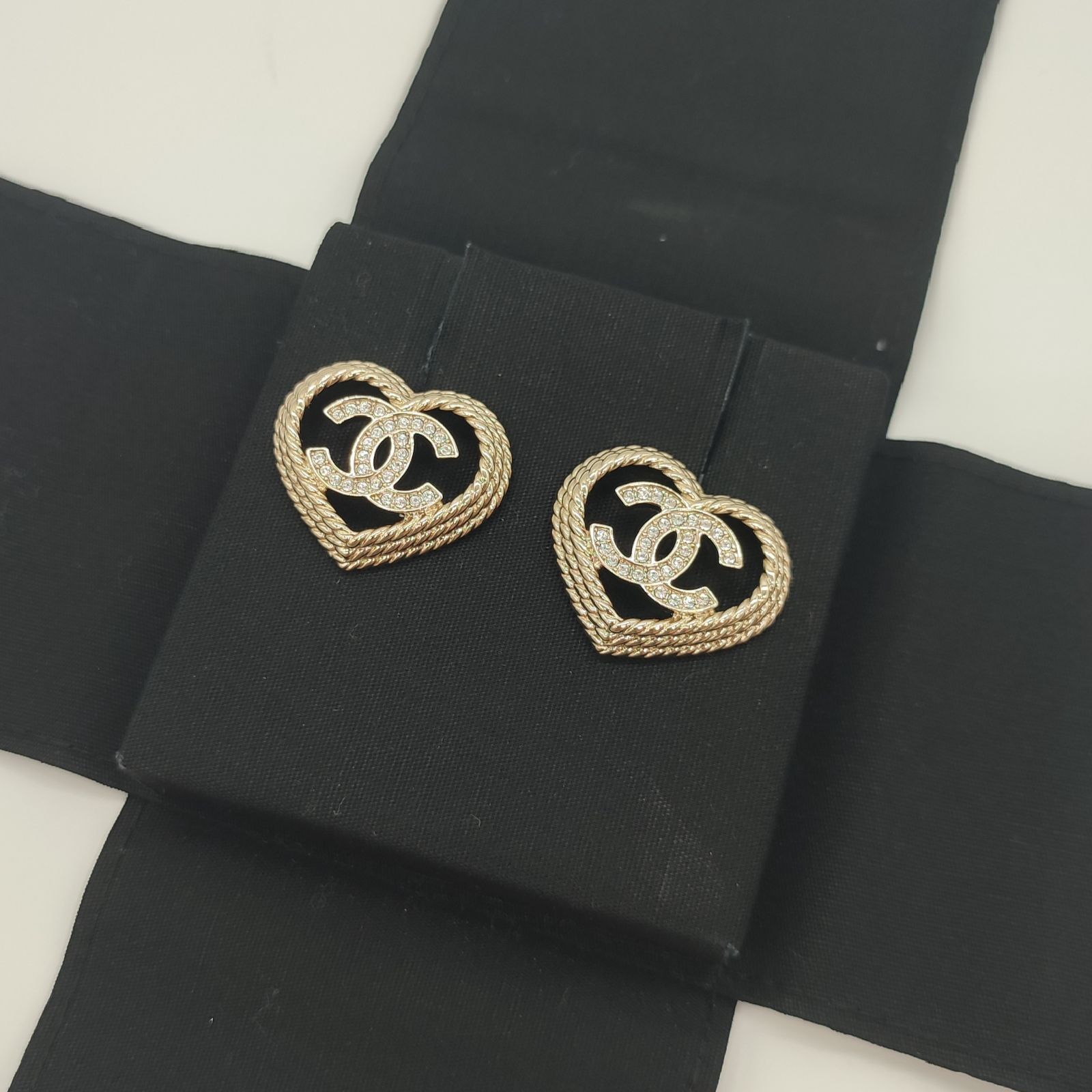 CHANEL　ピアス　未使用 CHANEL シャネル ピアス レディース A86504 Y09569 Z2800 ココ
