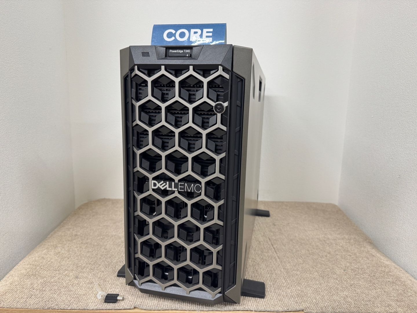 Dell EMC PowerEdge T340 LFF 8BAY 1x E-2224 4core 3.40GHz 16GB 1x 2TB iDRAC ENT H330 SV234