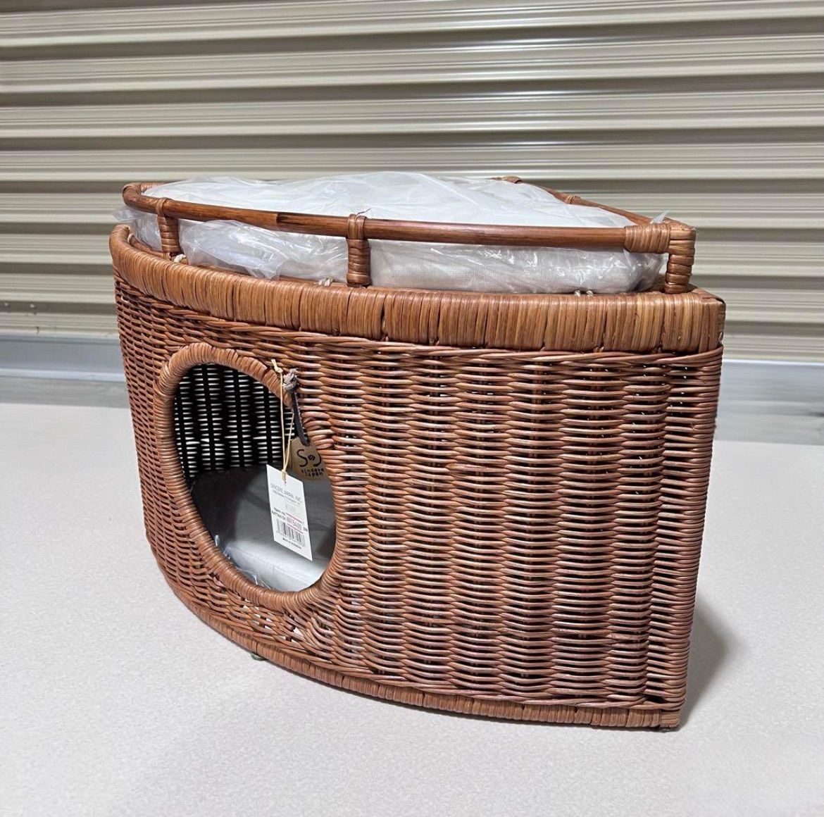 ラタンで作られたキャットハウス
