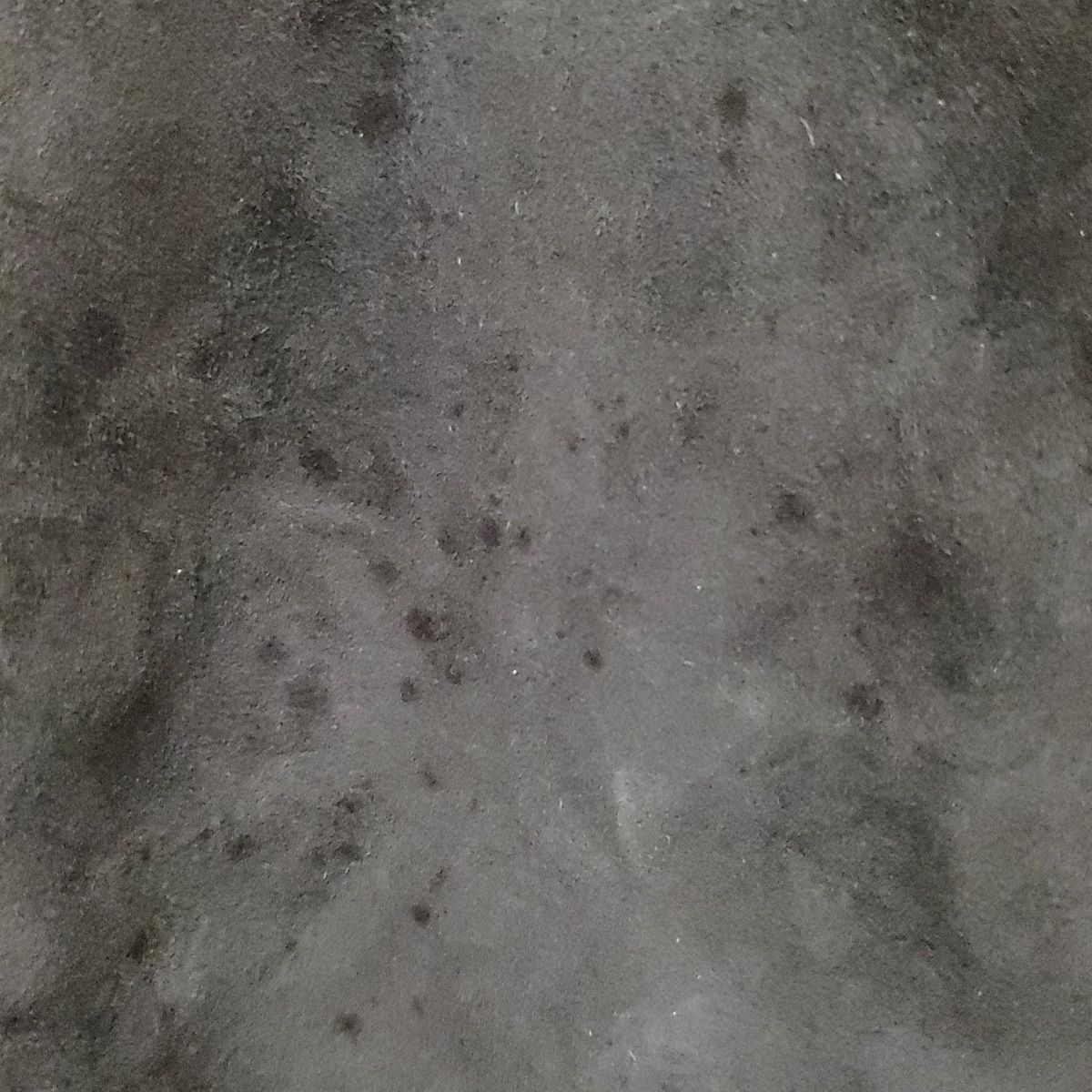 ダークブラウン