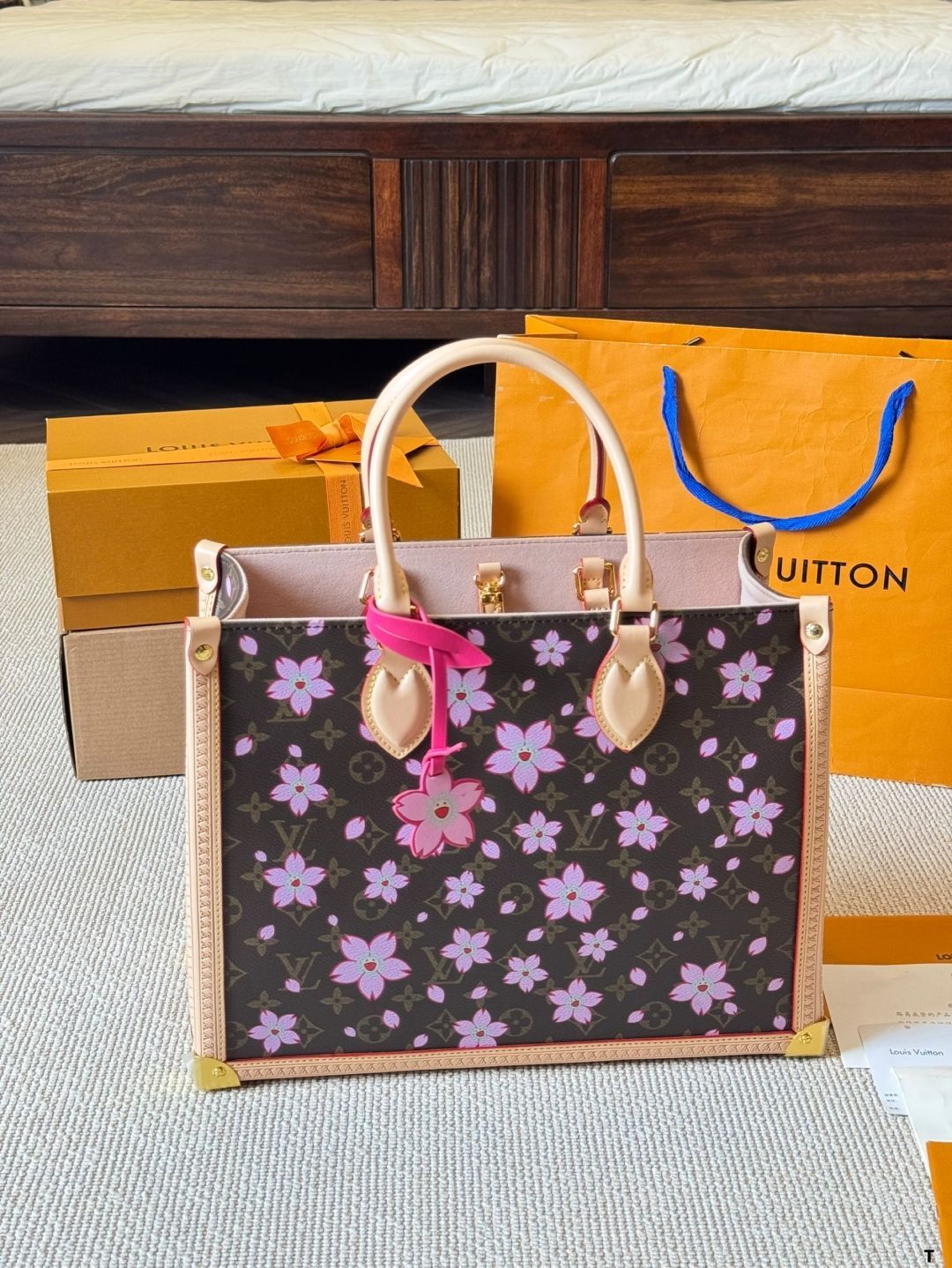 今日 LV Onthego 35cm サクラジャングルバッグ