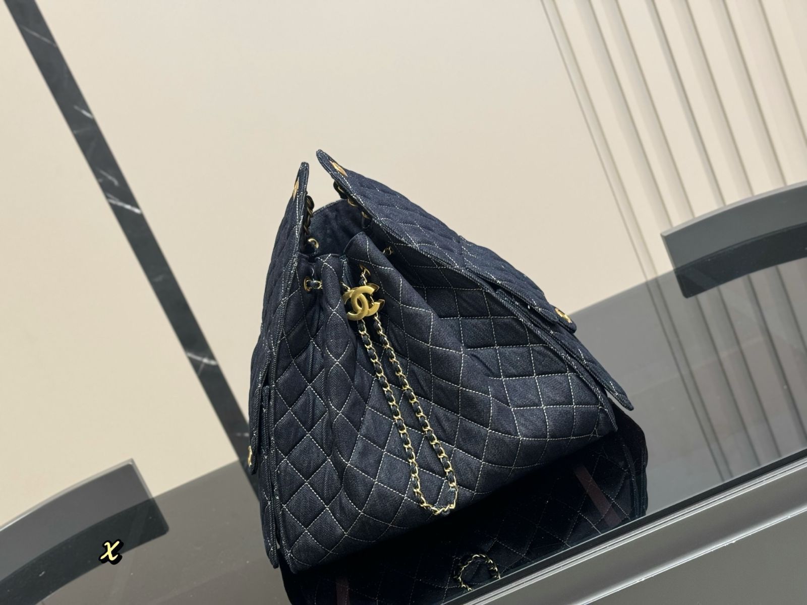 【25C/デニム製で鮮やかな色合い♪】CHANEL ショルダーバッグ Chanel 25 スモール ハンドバッグ、ウォッシュド デニム、ブルー