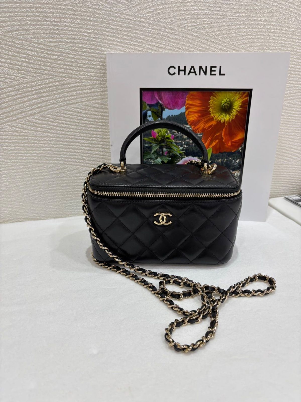 【上品♢コンパクト】CHANEL ミニカメラバッグ Mini Camera Bag ミニカメラバッグ Black ブラック GHW ゴールド