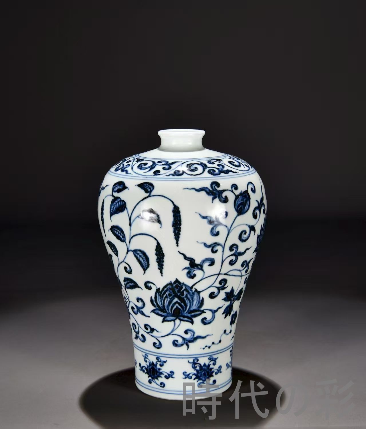 中国古美術 明・永楽年製 青花纏枝花卉文 梅瓶 壺 花瓶 唐物 骨董品 古