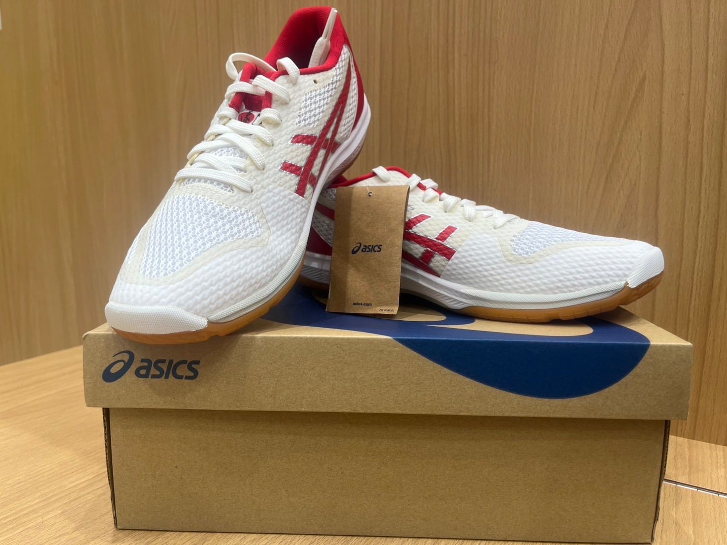 KA686 タグ付き アシックス(ASICS) バレーボールシューズ ROTE JAPAN LYTE FF 2 1053A028 ホワイト/Cレッド 25.5cm