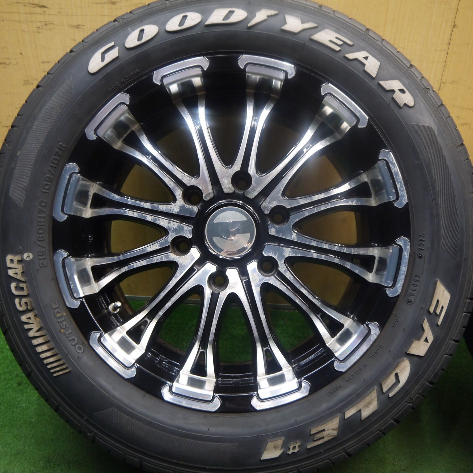 バリ溝 9分 BATTLESHIP 632 LOXARNY 215 60R17 109 107R グッドイヤー EAGLE 1 ホワイトレター ロクサーニ バトルシップ PCD139.7 6H 5092406Hノ