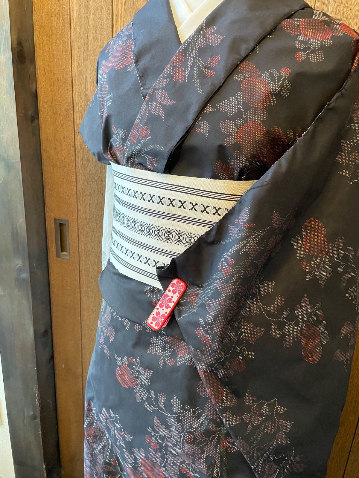 大島紬 赤い菊模様