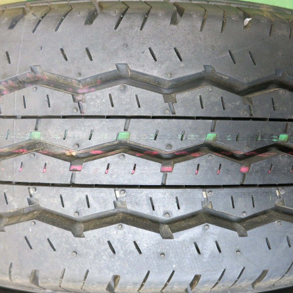 ハイエース 新車外し タイヤセット 2023年製 新車外し バリ溝 美品】トヨタ 200 ハイエース 純正