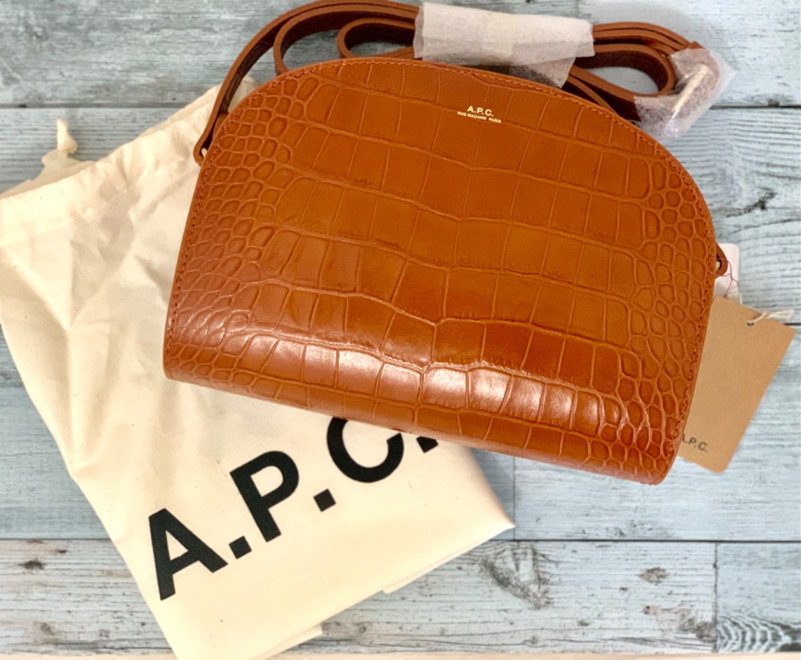 新品 APC アーペーセー GENEVE クロコ型押し ハーフムーンバッグ 深緑 - ショルダーバッグ