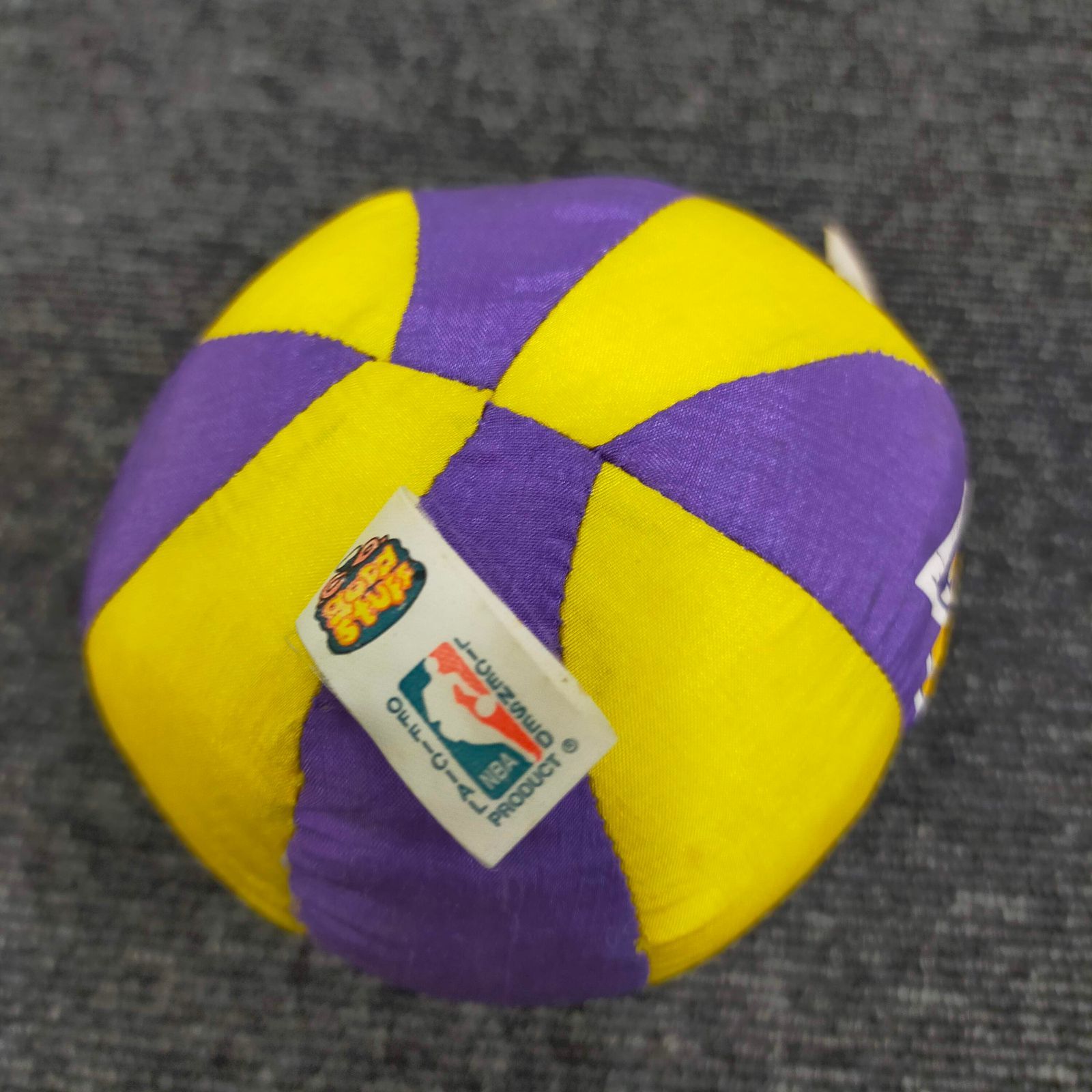 E19-20250214-09 LOS ANGELES LAKERS ミニクッション NBA ボール 直径
