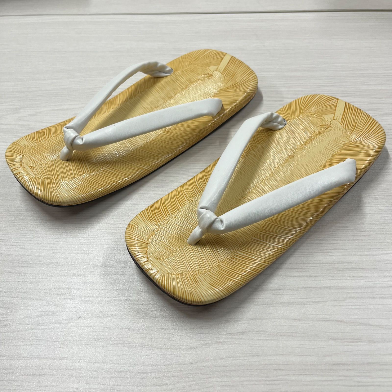 未使用品】 匿名配送 メンズ 雪駄 草履 25cm 白鼻緒 木目調 牛皮底 