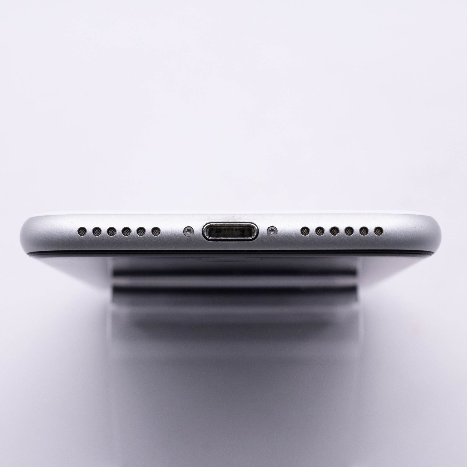 iPhone SE (第2世代) 64GB お買い得品 ホワイト Apple iPhone SE (第2