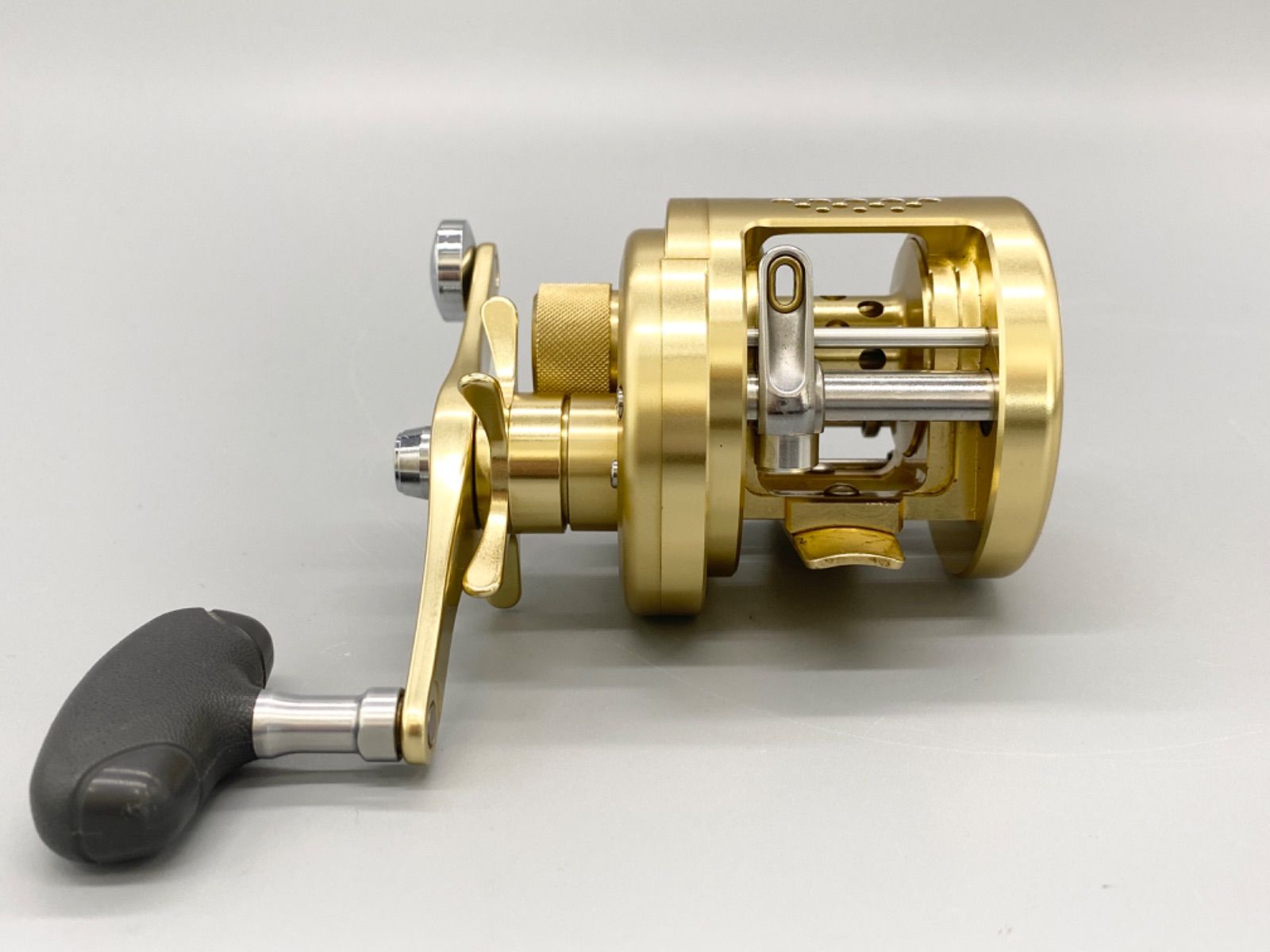 SHIMANO  シマノ カルカッタコンクエスト300F  訳あり品