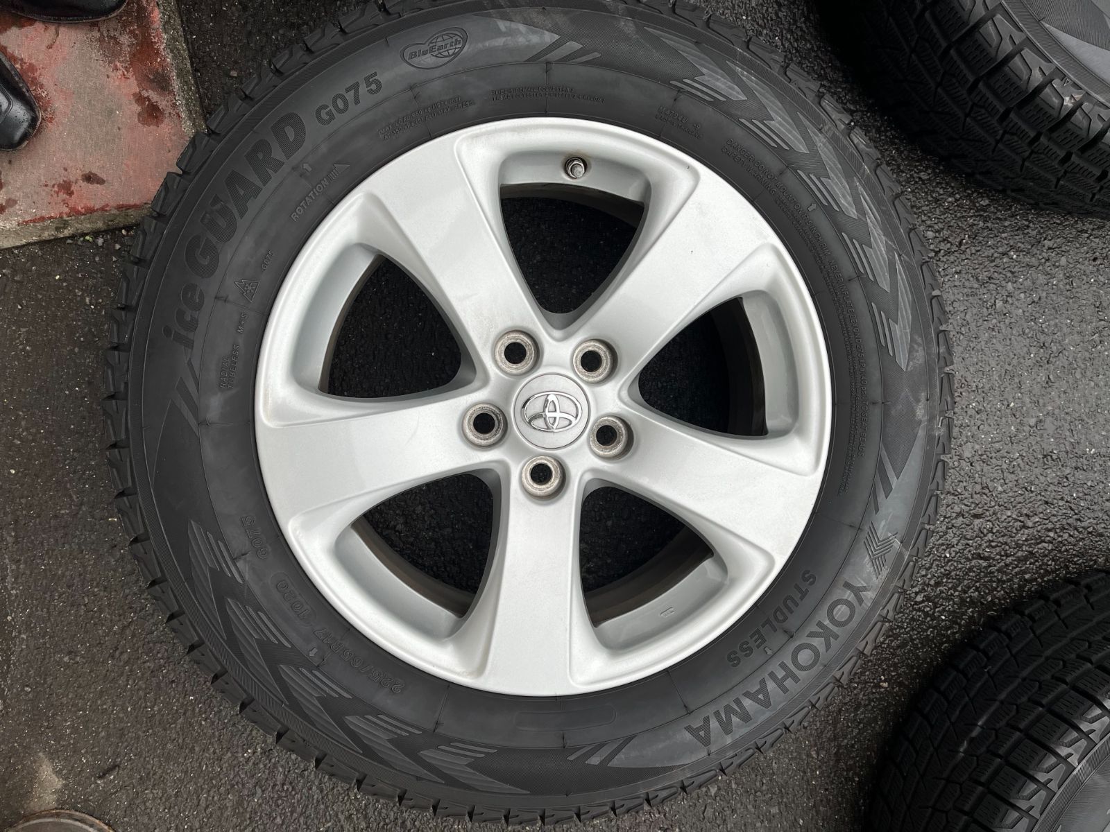 米トヨタ シエナ 純正ホイール スタッドレスタイヤ 4本セット US