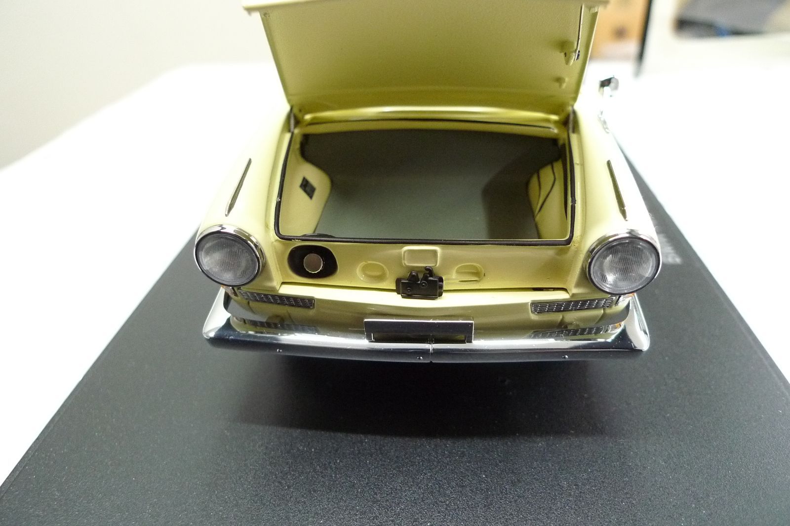 オートアート AUTO art 70651 1/18 BMW 700 スポーツクーペ