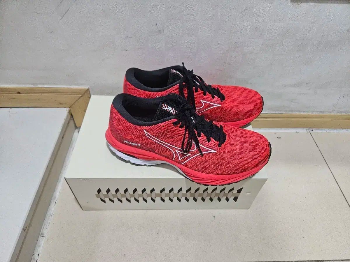 Mizuno ミズノ ウェーブライダー 25 レッド ランニングシューズ 275
