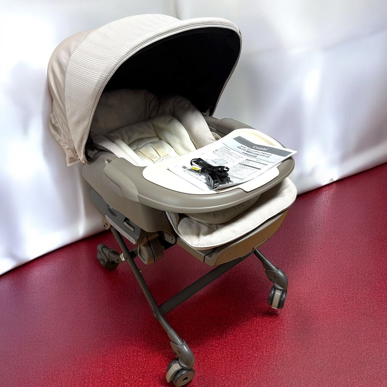 【美品】【テーブル未使用】コンビ 電動ハイローチェア ネムリラ v1176259390_1.jpg