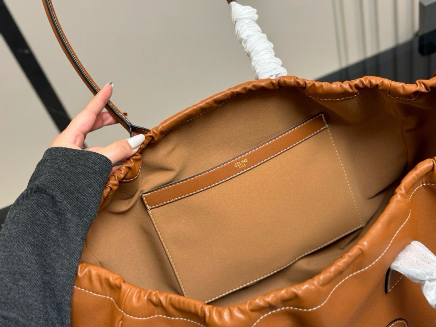 Celine] トートバッグ トリオンフデザイン - 新作レトロスタイル
