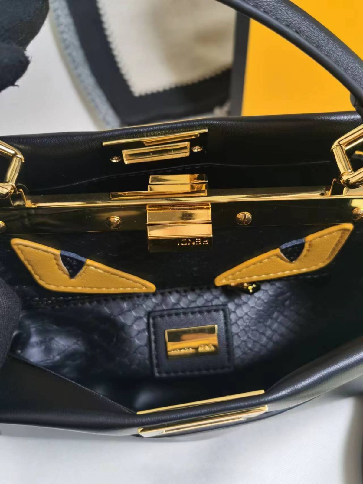 み使用品 FENDI ピーカブー ミニ 2wayショルダーバッグ