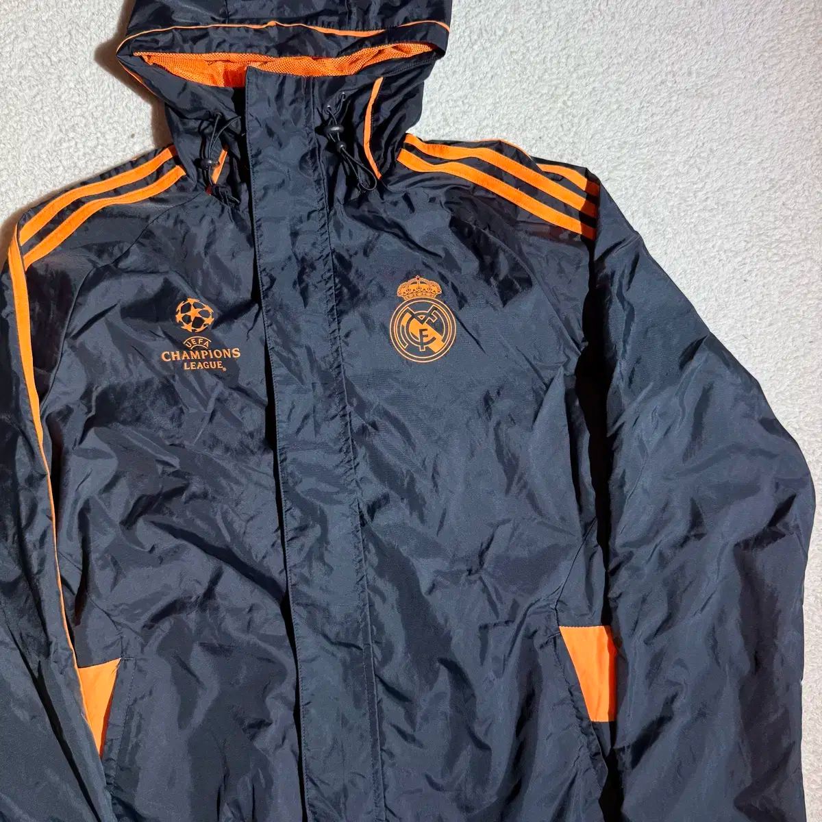 アディダス チャンピオンズリーグ ブラック ウィンドブレーカー