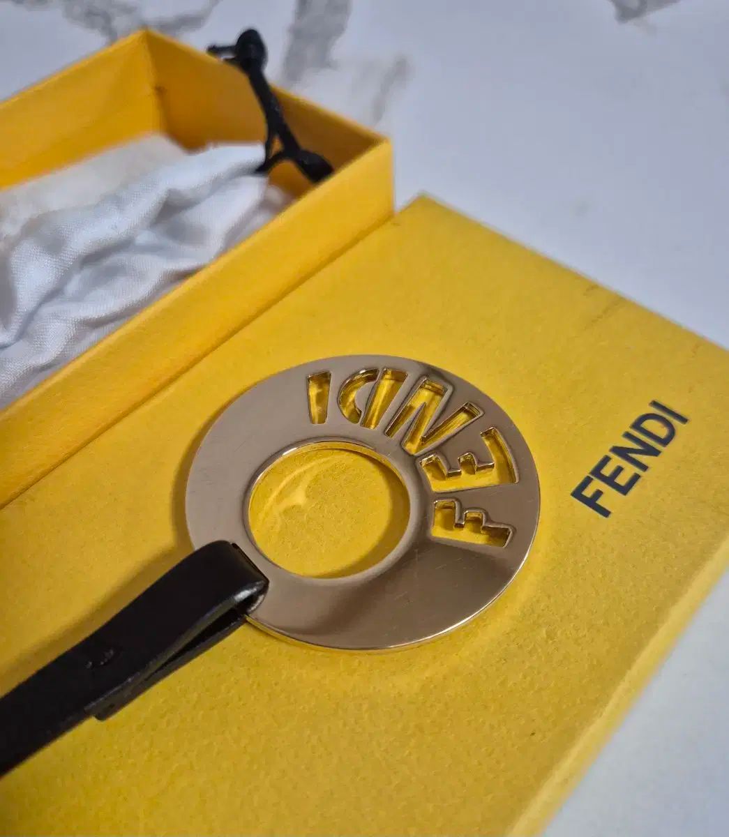 FENDI フェンディ オラク ペンダント キーホルダー