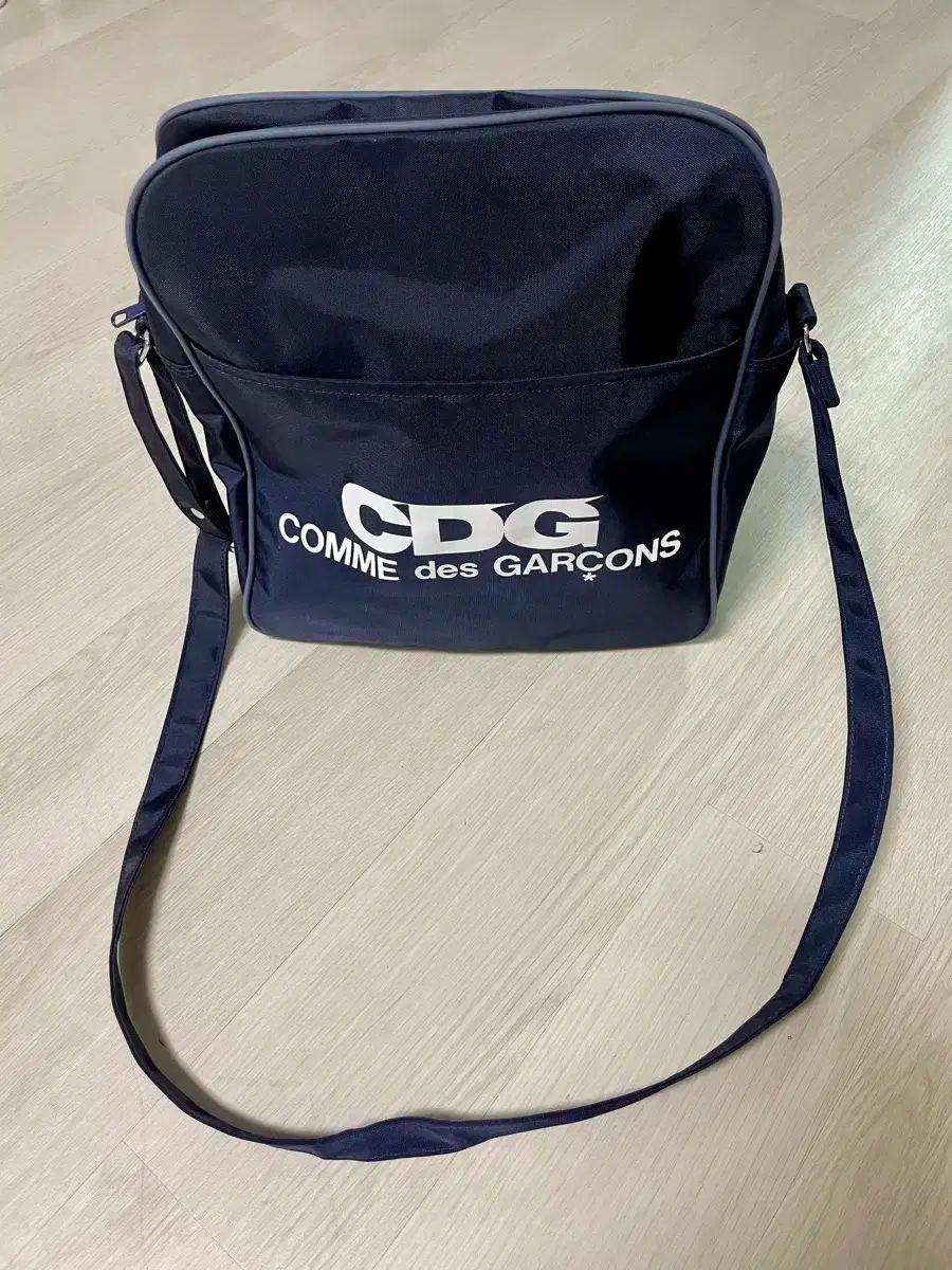 CDG COMME des GARCONS(コム・デ・ギャルソン) ショルダーバッグ