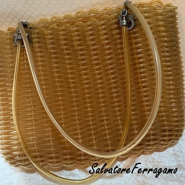 フェラガモ SalvatoreFerragamo ガンチーニロゴ PVCチューブ