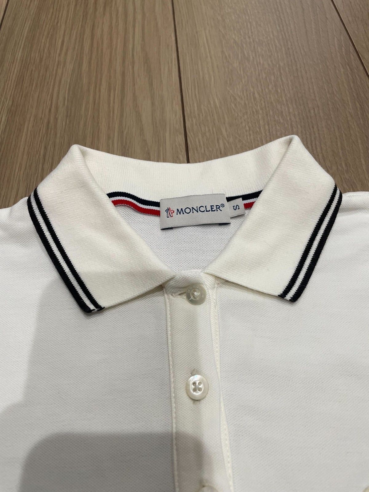美品！MONCLER モンクレール レディース ポロシャツ ホワイト Sサイズ MONCLER モンクレール ポロシャツ レディース 半袖 コットン