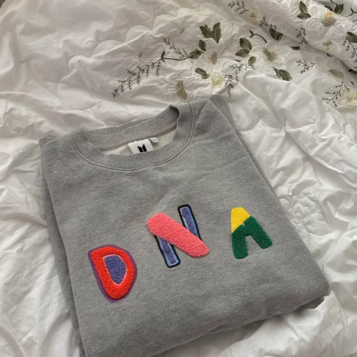 BTS/バンタン【公式】DNAトレーナー/スウェット テテ着用！