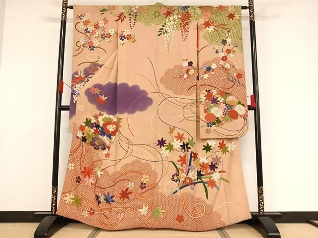 アンティーク 立涌に季節の花々 金駒刺繍 金彩 単衣 正絹 振袖 着物 きめ細やかな金駒刺繍を施し美しい色彩が格の高さを感じさせる