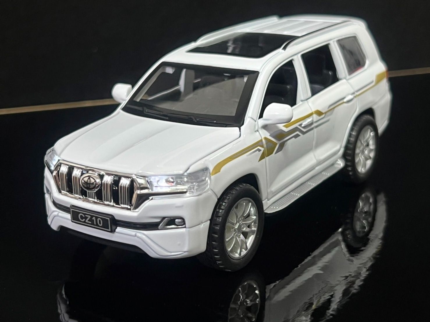 ★非売品★ トヨタ ランドクルーザープラド ミニカー トヨタ ランドクルーザープラド ミニカー 1/32 ホワイト H77