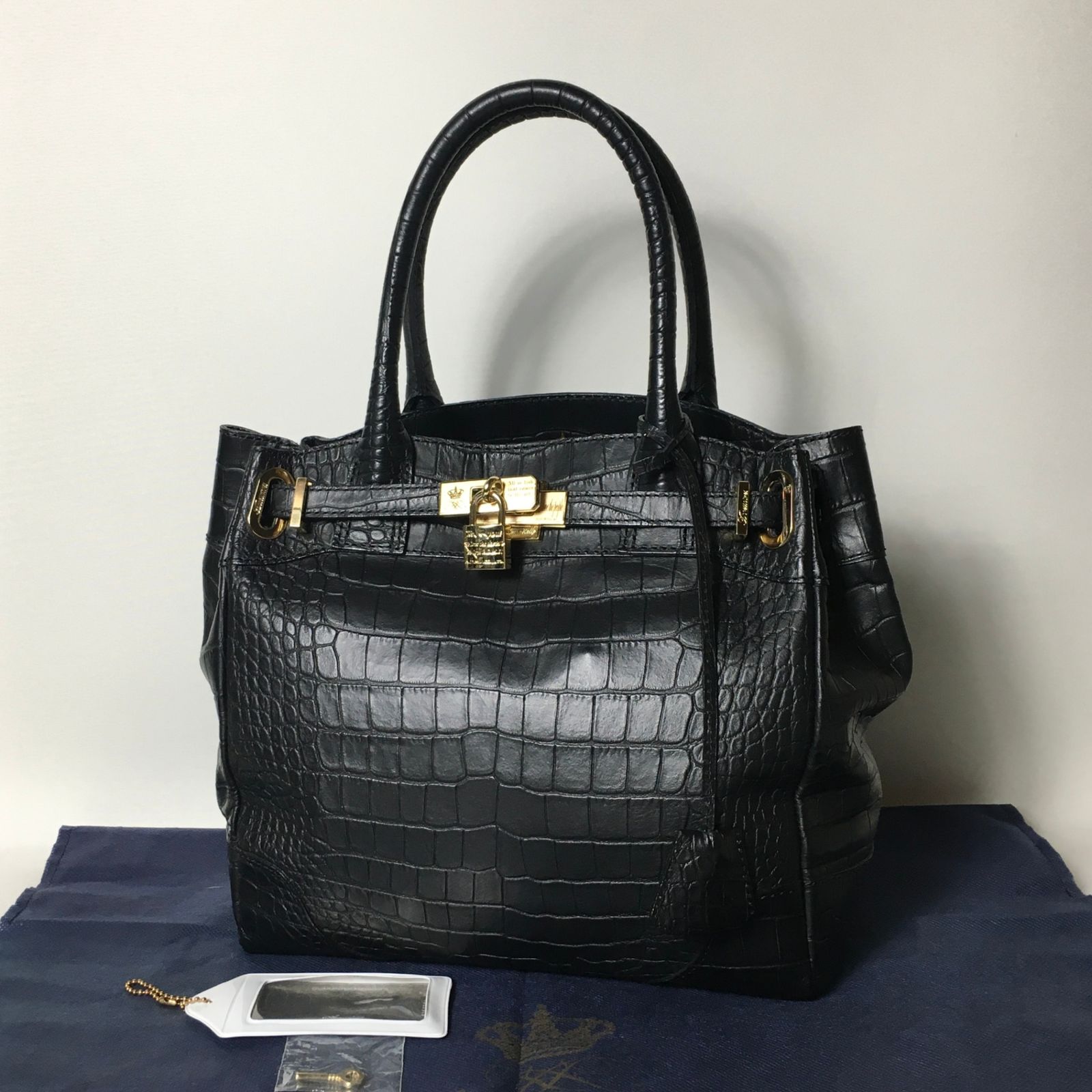 【美品】ADMJ カデナ 鍵付き クロコ レザー トートバッグ ハンドバッグ 黒 美品ADMJ カデナ 鍵付き クロコ レザー トートバッグ ハンドバッグ