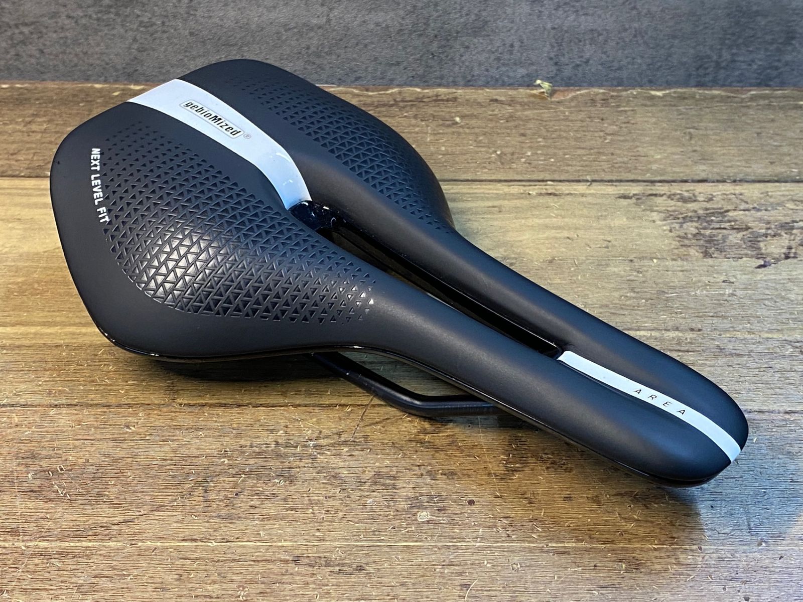 JJ211 シンクロス SYNCROS AREA サドル 黒 HOLLOW Ti レール