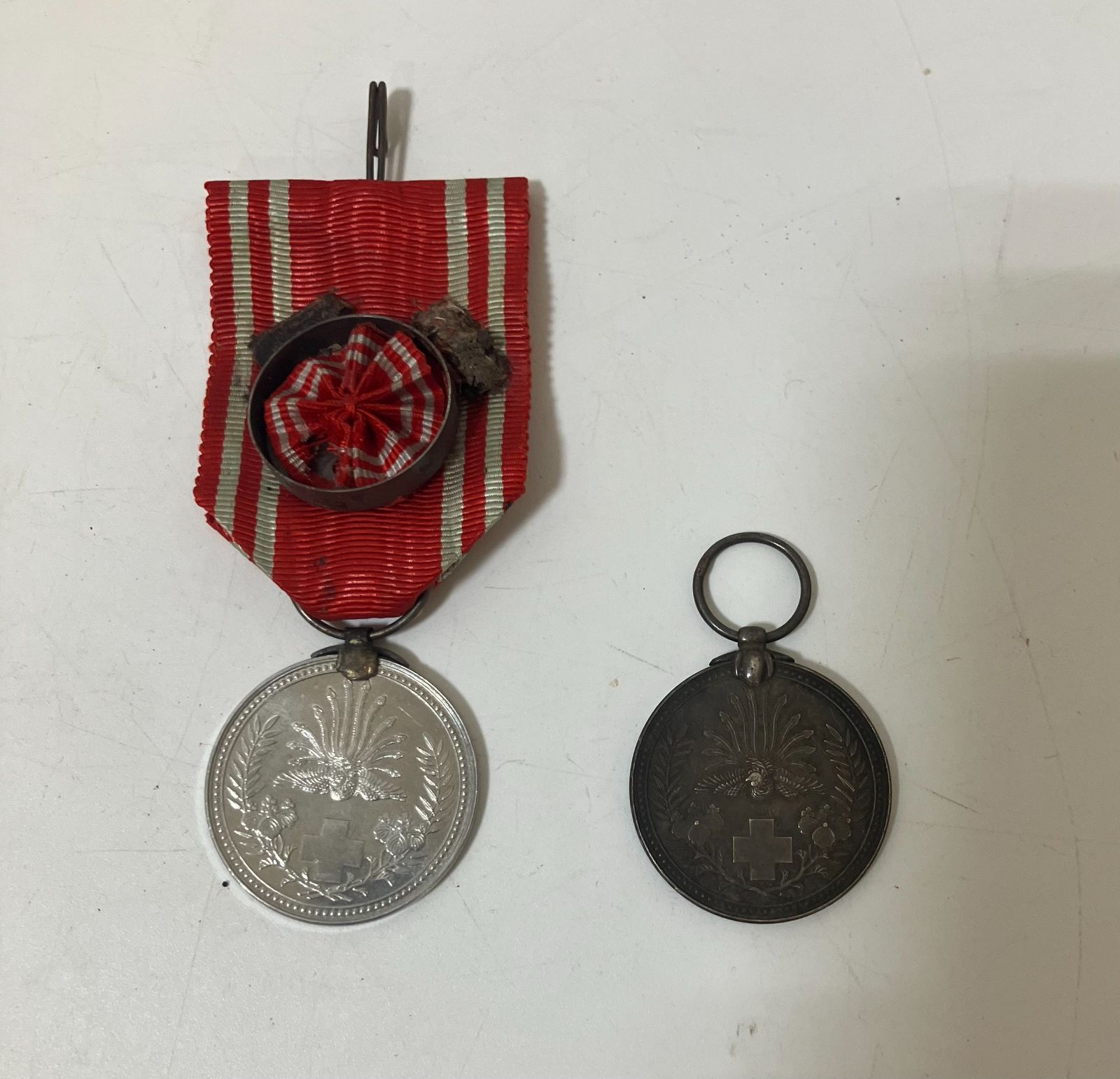 28761 勲章 勲章まとめ 2個セット 男章銀特別社員章 勲六等単光旭日章 長期 品 現状品 き