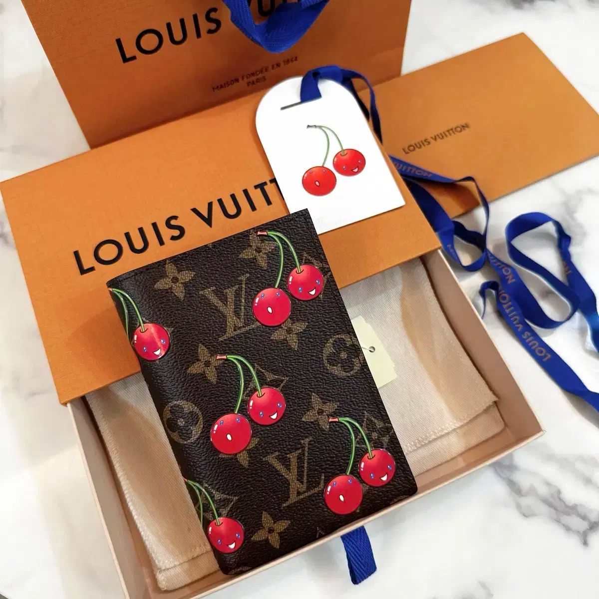 LOUIS VUITTON エピ パスポートケース ラウンドジップ - メルカリ