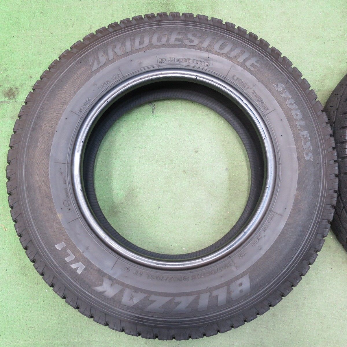 バリ溝☆ ブリヂストン 195/80R15 107/105L 4本セット バリ溝！21年