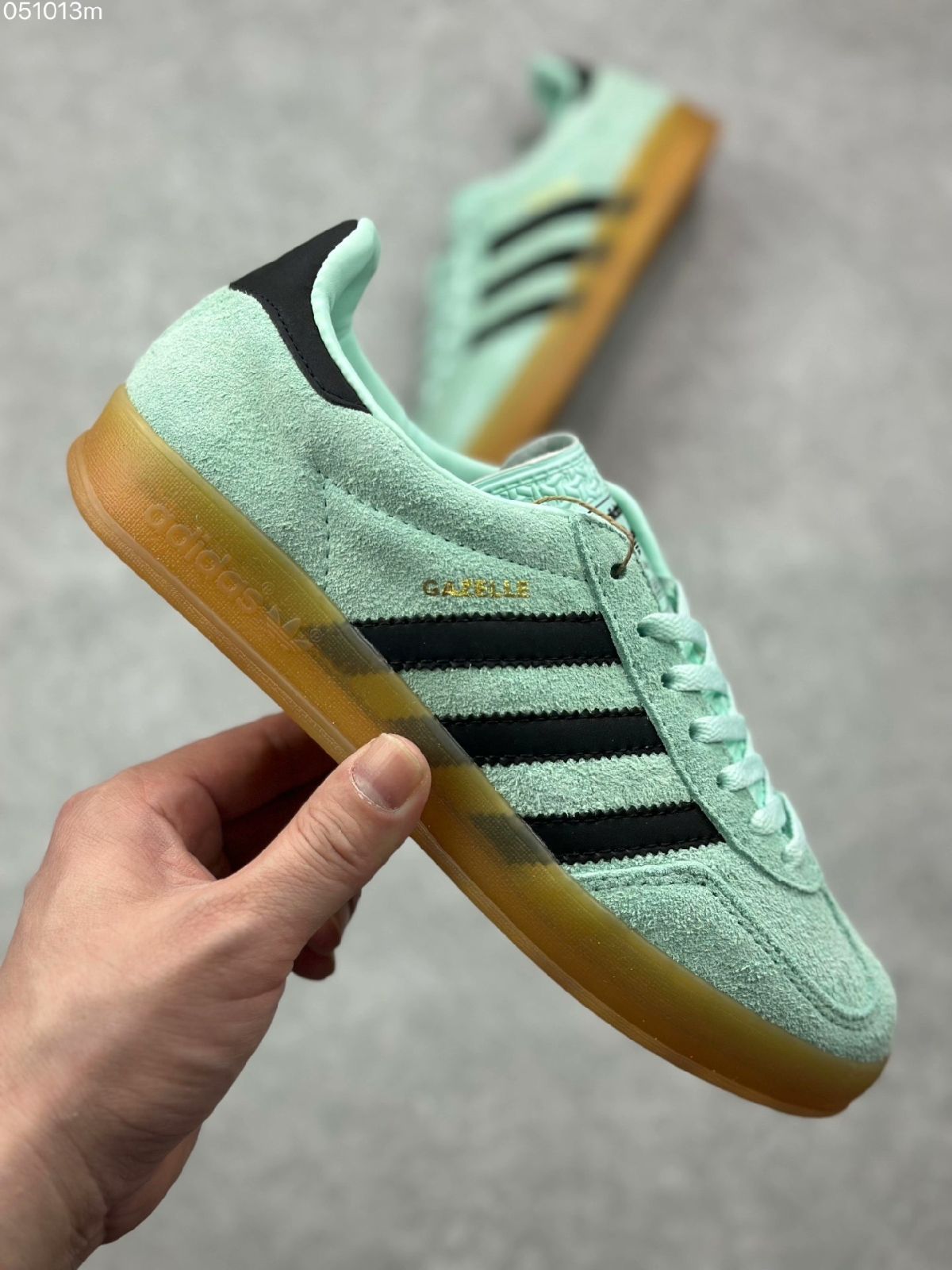 新品未使用  adidasアディダス サンバ adidas gazelle INDOOR IH7488 男女兼用