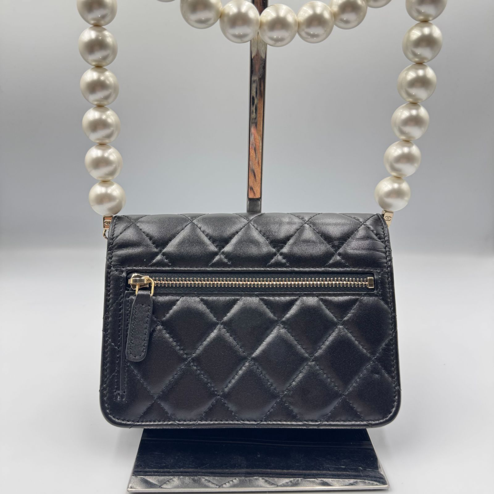 シャネル 珍しい☆パールチェーンウォレット ブラック シャネル CHANEL マトラッセ ミニ チェーンウォレット フェイク