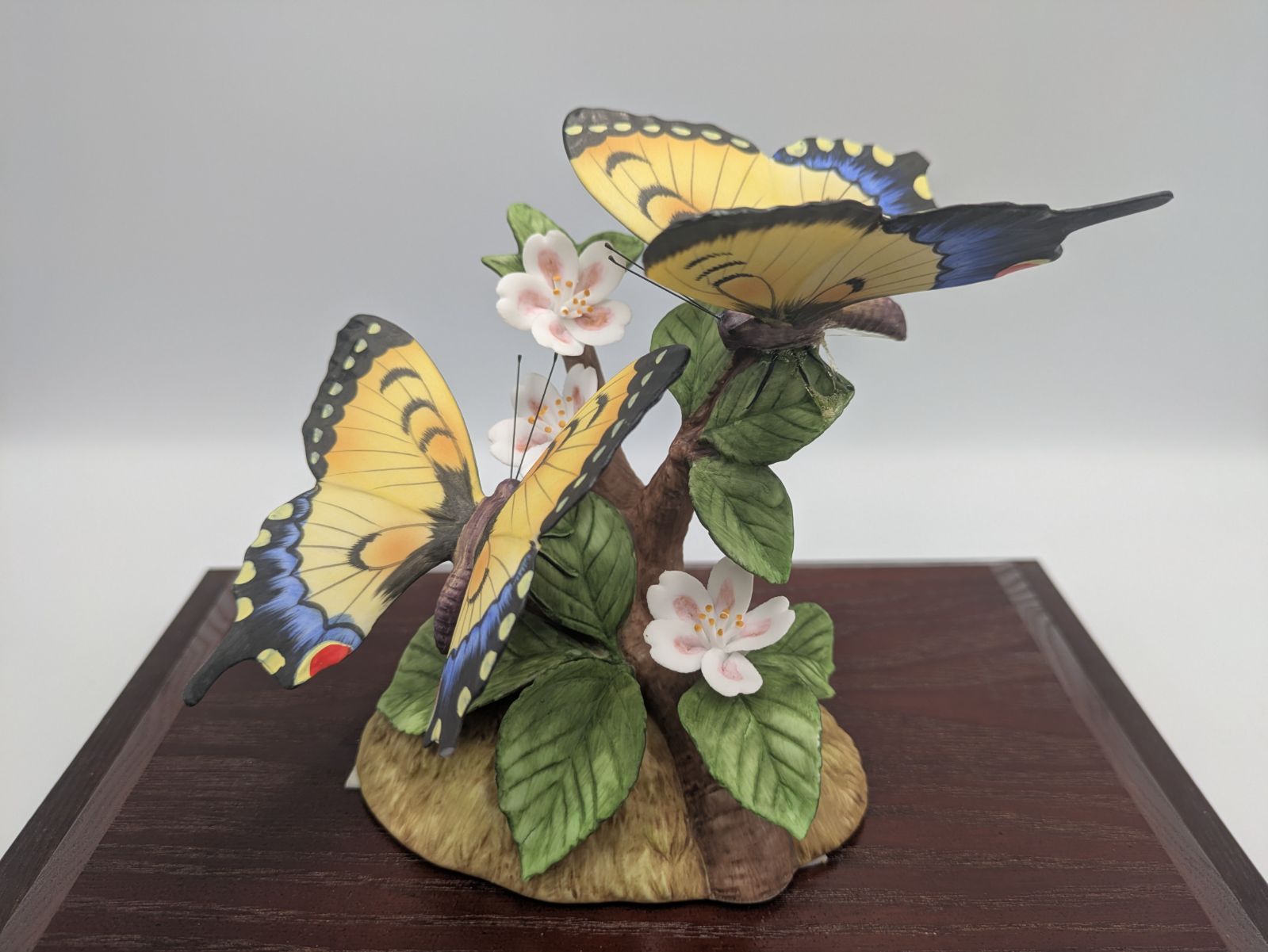 Ceramic Art Collection DAITO製 陶器製 蝶の置物 オブジェ アゲハ蝶