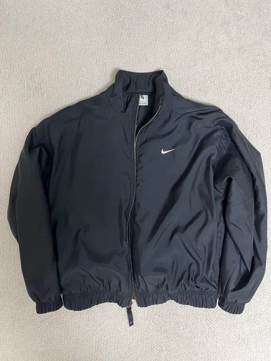 Nike(ナイキ） ソロスウッシュ サテン ボンバー m