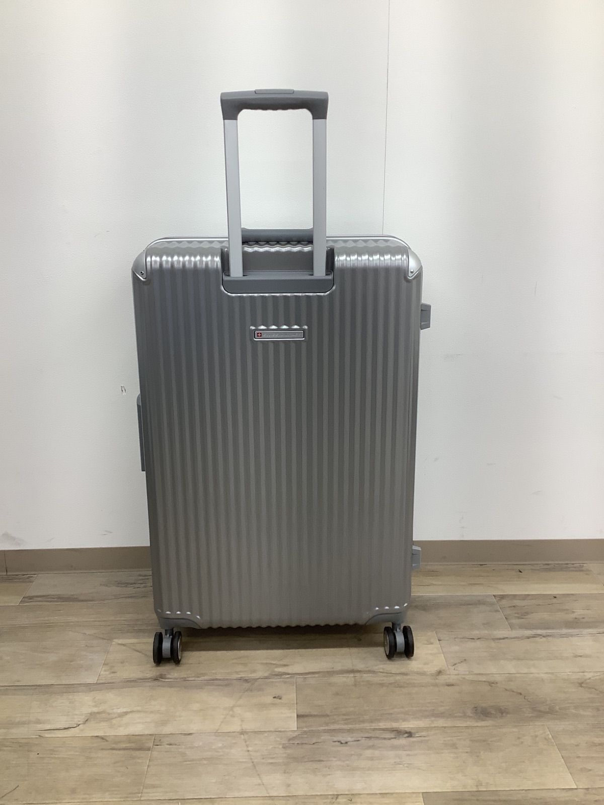 AV YG25100110 ≪中古品≫ スイスミリタリー SM-I828 28in 105L