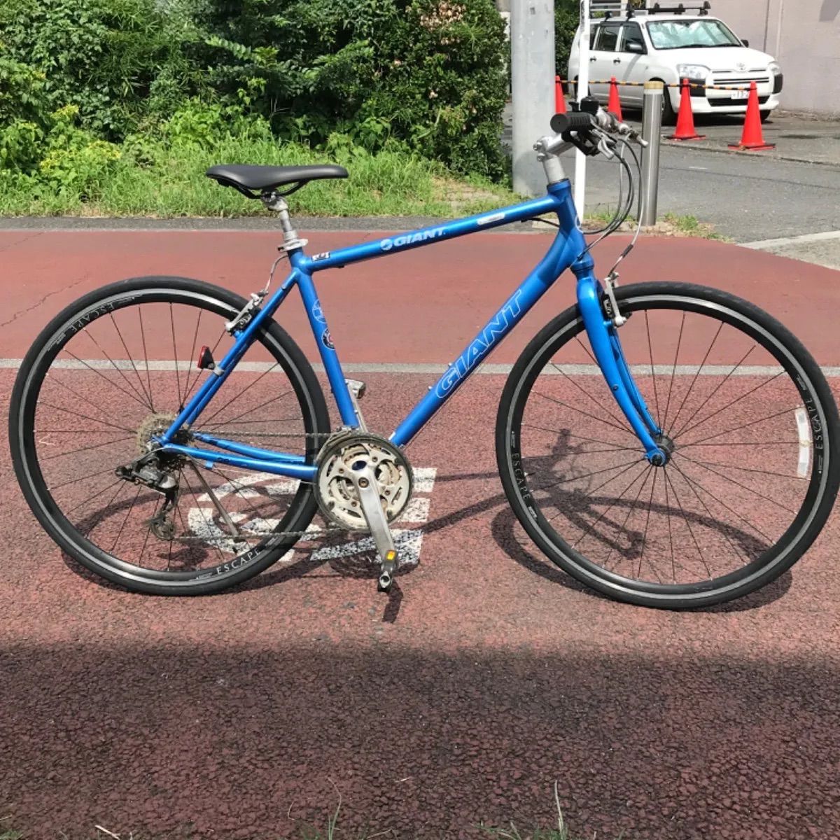 防犯登録料込み GIANT ESCAPE R3 Mサイズ ブルー 2012モデル お買い得なクロスバイクをお探しの方におすすめ