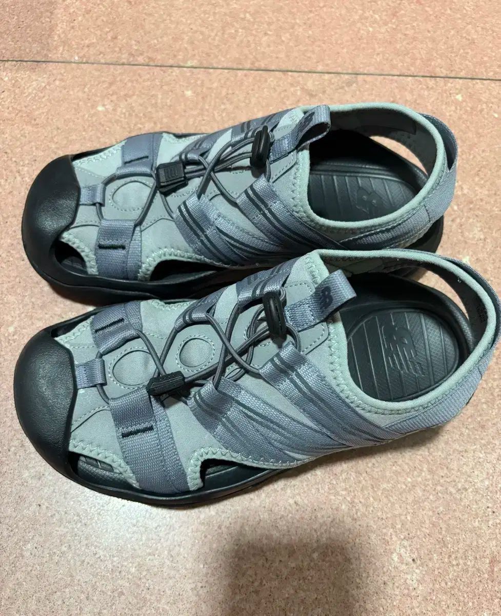 New Balance ニューバランス 入り江 サンダル ライトグレー 240
