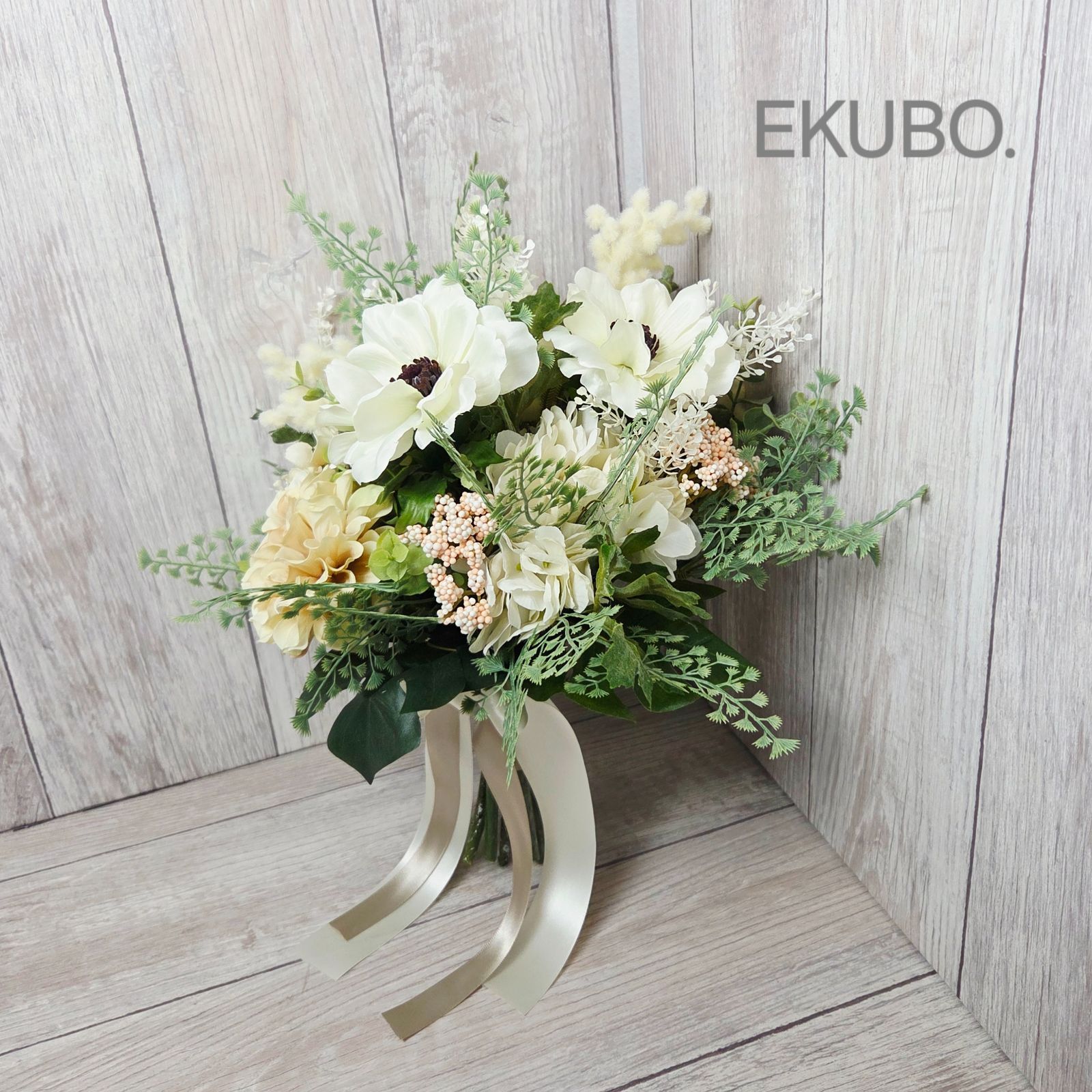 ホワイトアネモネのクラッチブーケ ウェディングブーケ-ブートニア n237 NEXPOTALLINN_EU