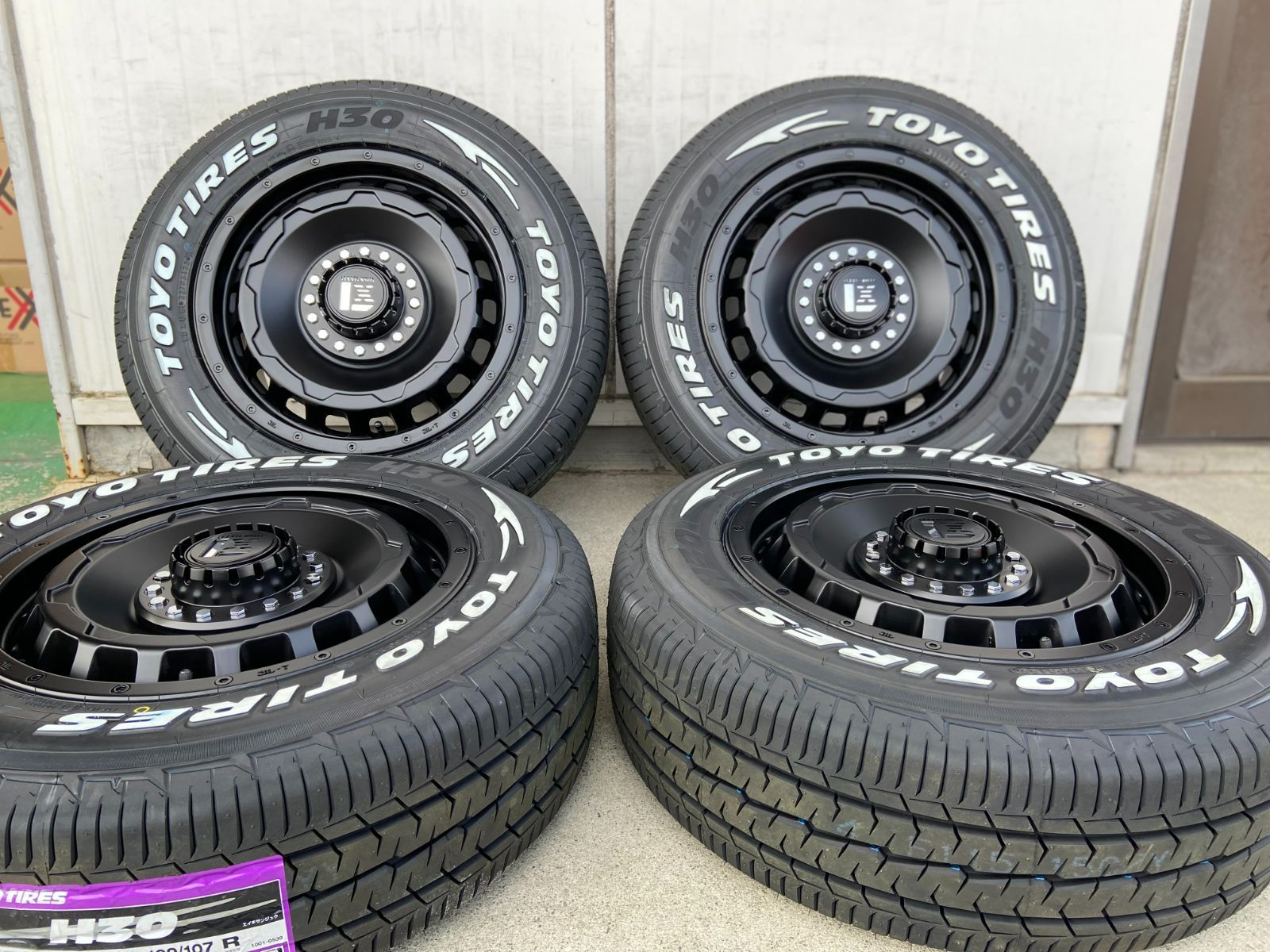 TOYO H30 215/65R16 107/109 LT 車検対応タイヤ＆ホイールセット 4本セット 1台分 ハイエース200系 レジアスエース  16インチ LEXXEL SwaGGer - メルカリ