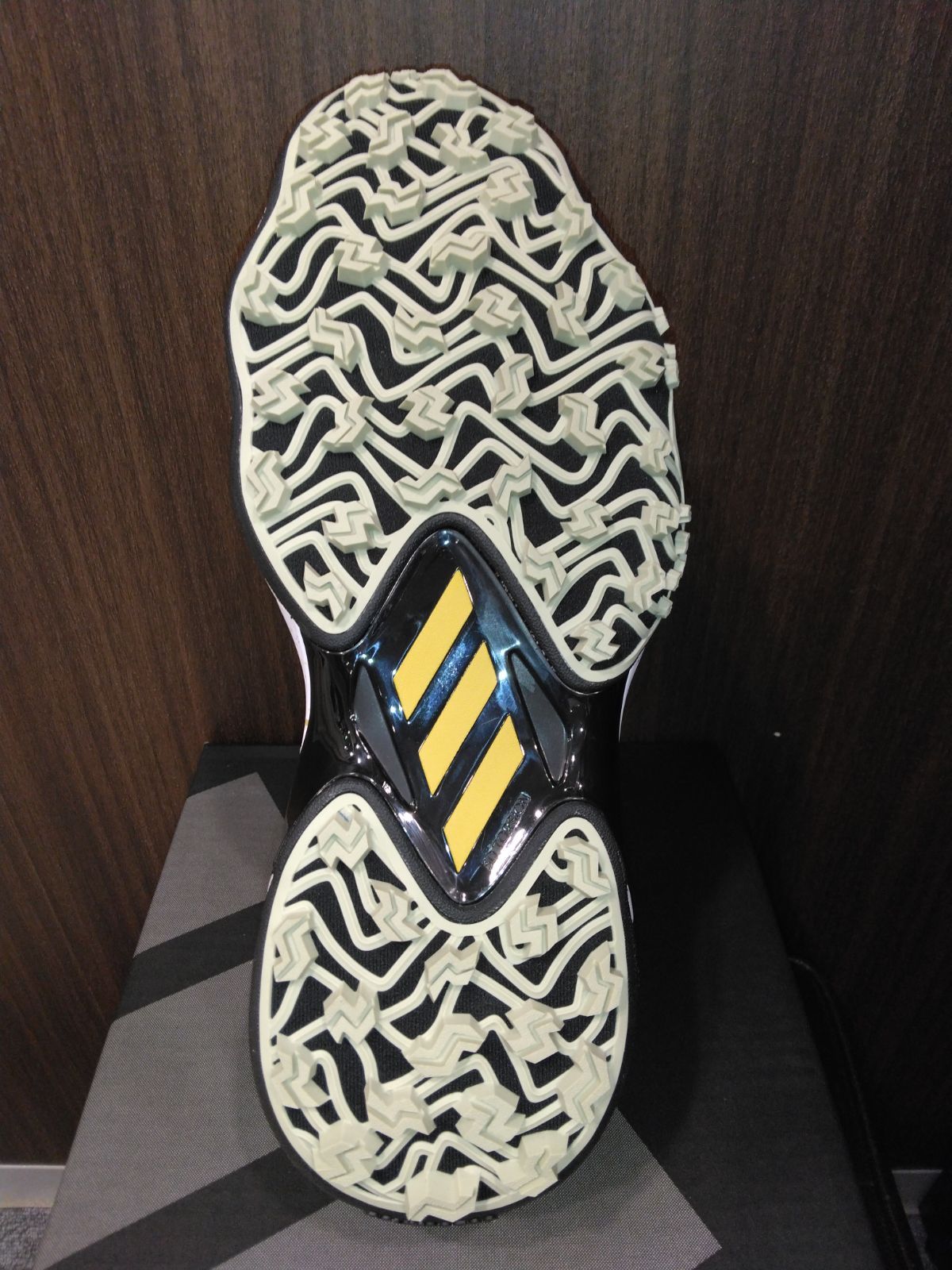 限定！【新品未使用】アディダス コードカオス 25 ボア NKZ93 スパイクレス ゴルフシューズ メンズ 2024年モデル  (新橋店) 介護靴 バックル