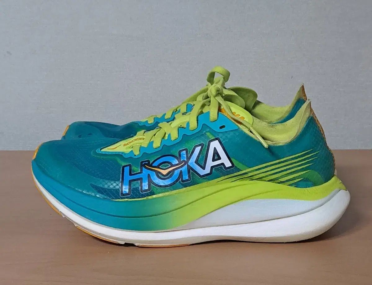 HOKA ONE ONE ホカオネオネ ランニングシューズ 235