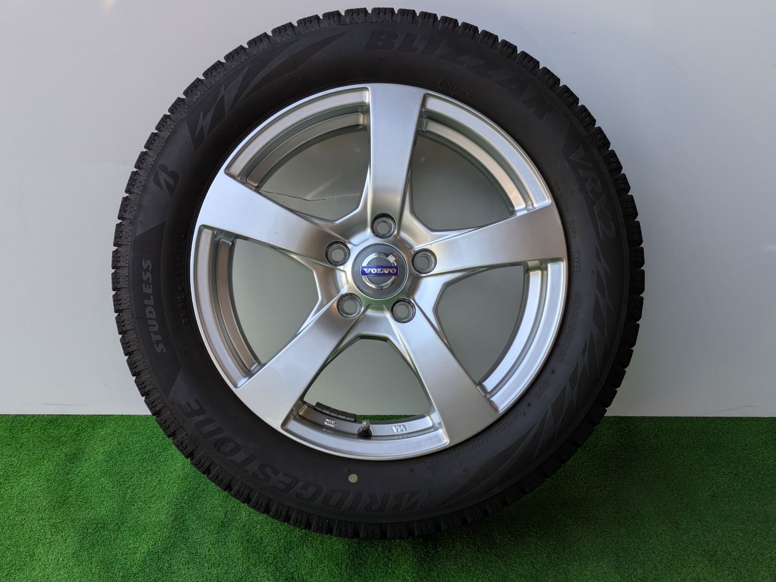 ボルボ V50外し 2019年製 ブリヂストン ブリザックVRX2 スタッドレスタイヤ 205 55R16 91Q